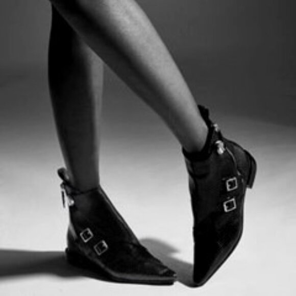 EUC [Louis Vuitton] Pointed Jumble Bootie Boots Black Leather Womens Sz 37, US 7 - Picture 1 of 14